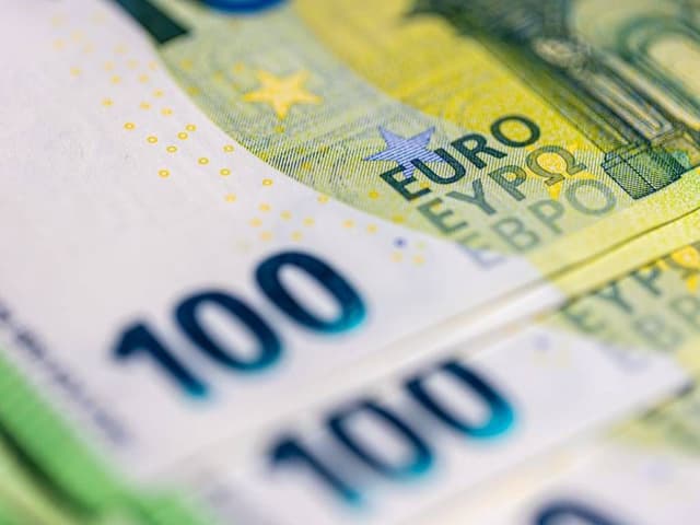 Как перевести деньги из Европы в Россию в 2025 году
