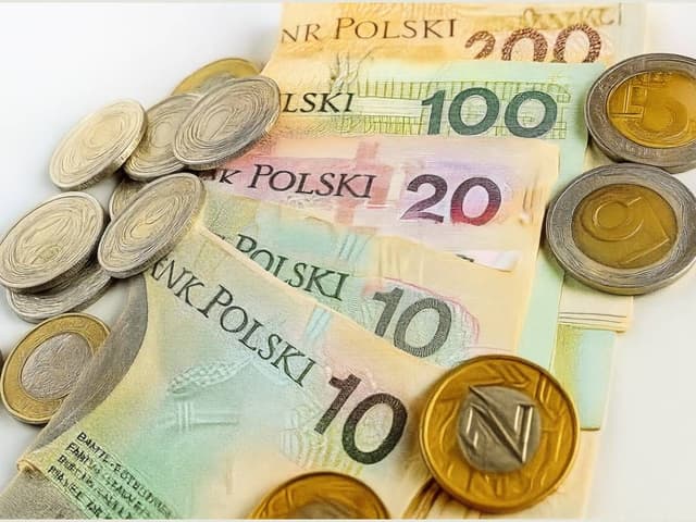 Как перевести деньги из Польши в Россию: актуальные способы