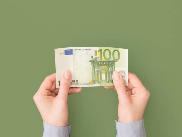 Как перевести деньги из Италии в Россию в 2025 году